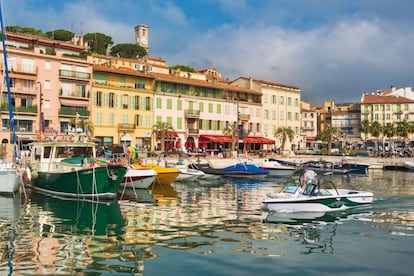 Puerto de La Suquet en Cannes, en la Costa Azul francesa.