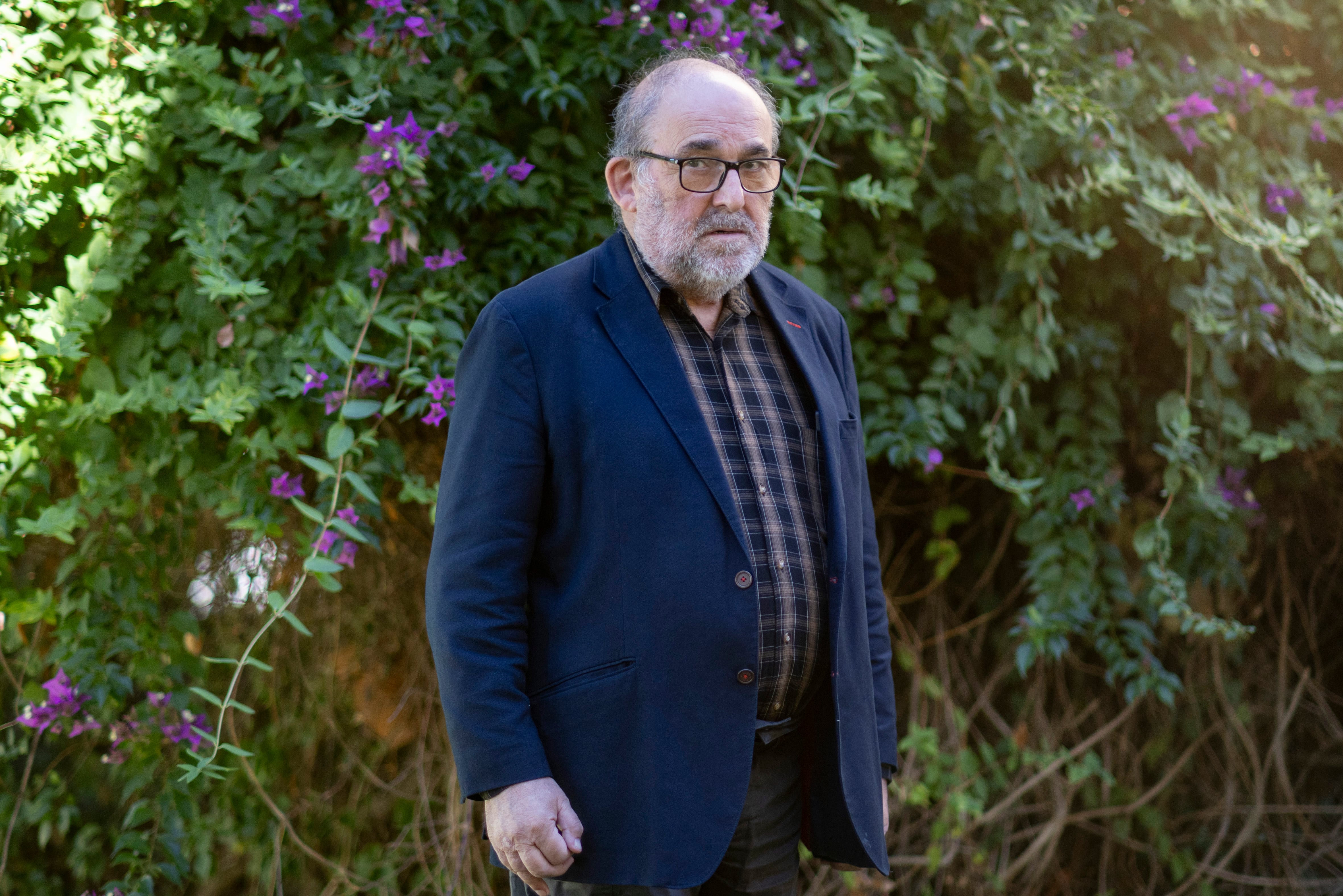 El paciente de enfermedad psoriásica Antonio Manfredi, la pasada semana en su casa de Sanlúcar la Mayor (Sevilla).
