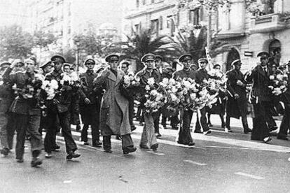 Desfile de despedida de brigadistas en Barcelona, el 28 de octubre de 1938.