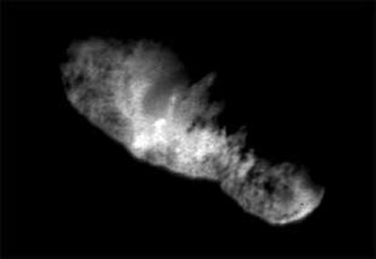 La imagen más cercana de las tomadas por Deep Space I del cometa Borrelly.