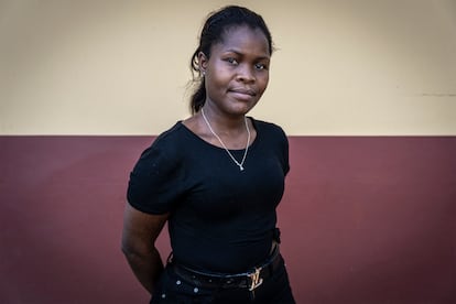 Nilza Jeiamba y otras nueve mujeres formaron parte del grupo de jóvenes activistas y estudiantes universitarias en Maputo, con edades comprendidas entre los 18 y los 25 años, para capacitarlas en herramientas de comunicación e investigación social. Su propósito es que pongan en práctica acciones de incidencia política en materia de prevención de la violencia de género. “Todo lo que impide a una mujer ser ella misma es una forma de violencia”, dice.