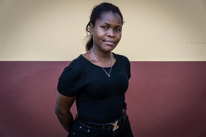 Nilza Jeiamba y otras nueve mujeres formaron parte del grupo de jóvenes activistas y estudiantes universitarias en Maputo, con edades comprendidas entre los 18 y los 25 años, para capacitarlas en herramientas de comunicación e investigación social. Su propósito es que pongan en práctica acciones de incidencia política en materia de prevención de la violencia de género. “Todo lo que impide a una mujer ser ella misma es una forma de violencia”, dice.