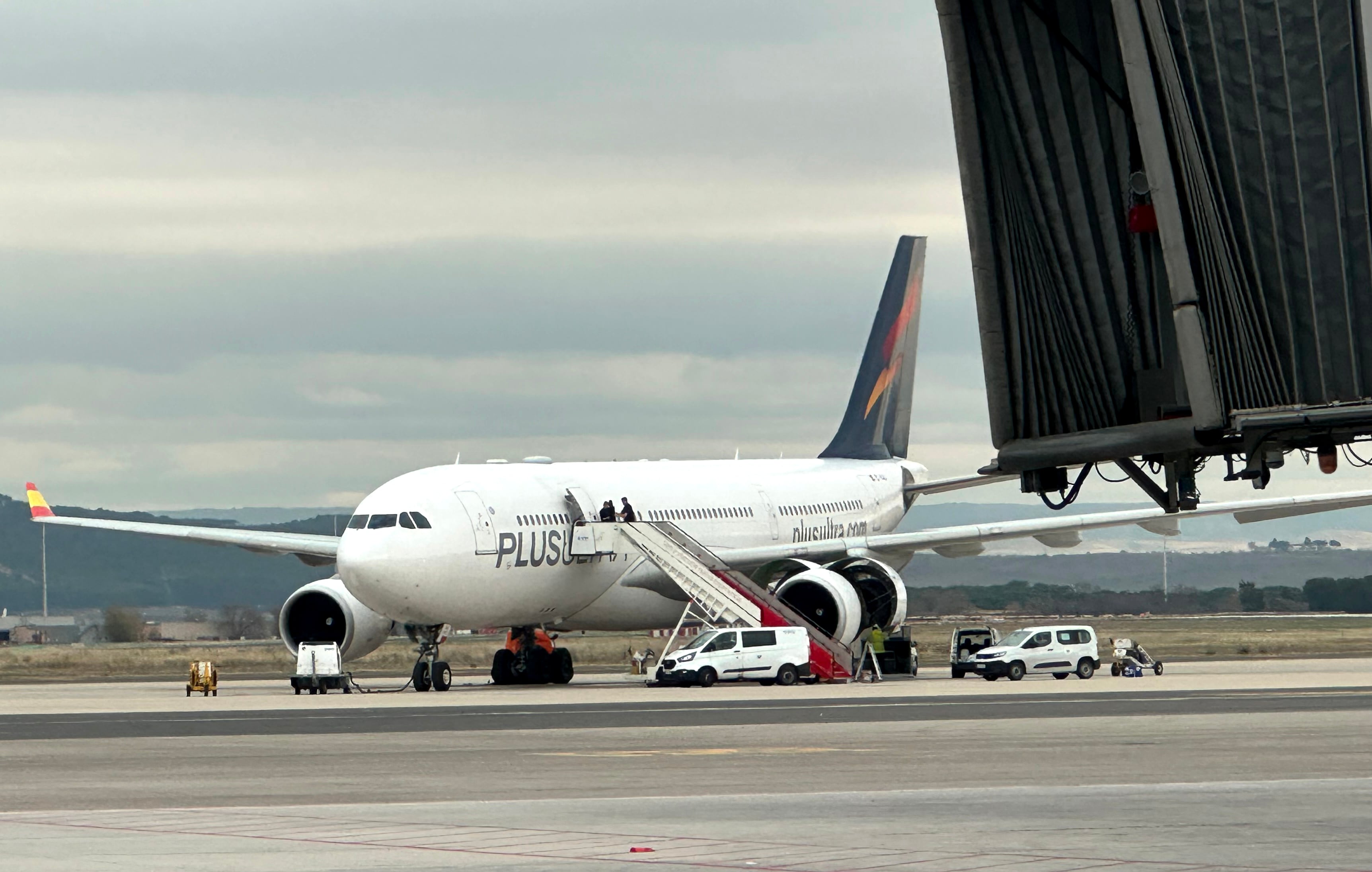 Avión de Plus Ultra, el 15 de diciembre en el aeropuerto Madrid-Barajas.