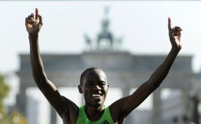 Makau celebra su victoria en Berlín.