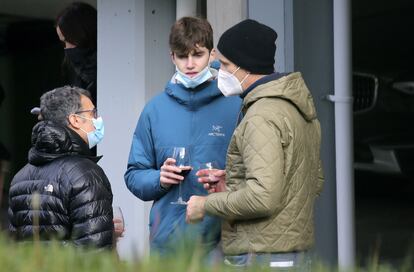 Iñaki Urdangarin, con dos familiares en Vitoria.