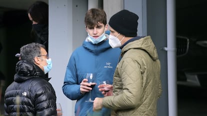 Iñaki Urdangarin, con dos familiares en Vitoria.