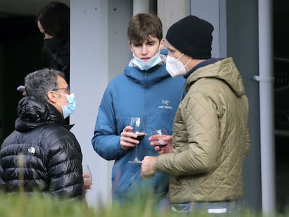 Iñaki Urdangarin, con dos familiares en Vitoria.