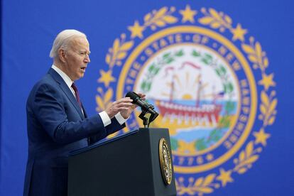 El presidente Joe Biden explica su propuesta de ayudas familiares, este lunes en Goffstown (New Hampshire).