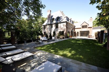 Jardín de la casa, la mansión está valorada en cinco millones de dólares.