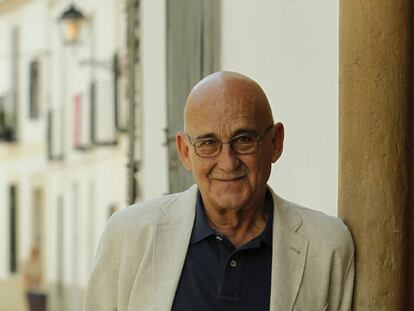 José Sanchis Sinisterra, retratado en Madrid.