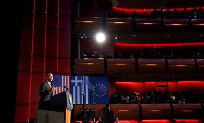 El presidente de Estados Unidos, Barack Obama, imparte un discurso en el Centro Cultural Stavros Niarchos en Atenas (Grecia), el 16 de noviembre de 2016.