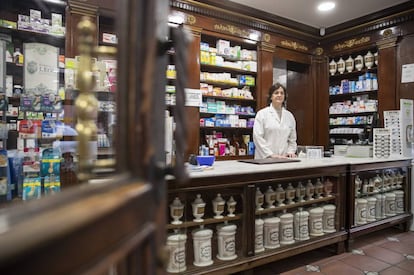 Pilar Antón-Pacheco,farmacéutica y dueña de la farmacia León.