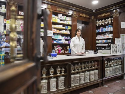 Pilar Antón-Pacheco,farmacéutica y dueña de la farmacia León.