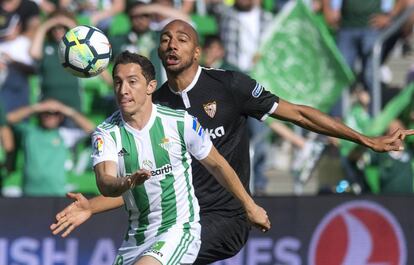 N'Zonzi persigue a Guardado.