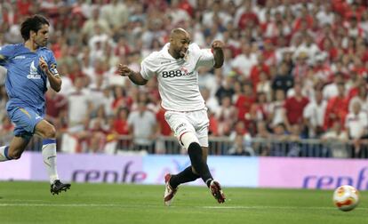 Costó seis millones al Tottenham y provocó muchas críticas. Luego, entre 2005 y 2012, el maliense Frédérik Kanouté se convirtió en una leyenda en el equipo andaluz. Ganó dos Copas de la UEFA, dos Copas, una Supercopa de España y otra de Europa.