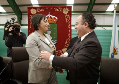 La nueva alcaldesa Zaira Rodríguez junto a Ramón Vigo