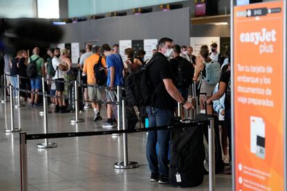 Pasajeros de EasyJet en el aeropuerto de Barcelona-El Prat.