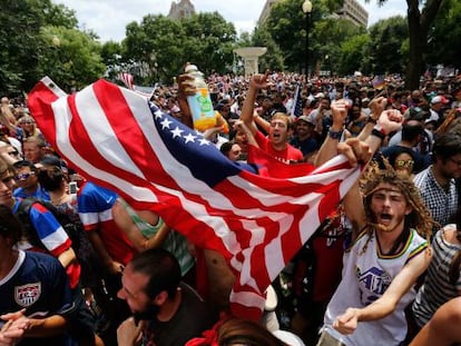 Aficionados de EE UU, este jueves, en Washington.