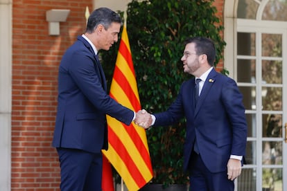 Pedro Sánchez recibe a Pere Aragonès el pasado julio en La Moncloa.