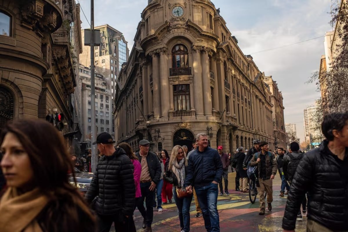 Cambio de hora en Chile 2025: cuándo se ajustan los relojes para el horario de verano