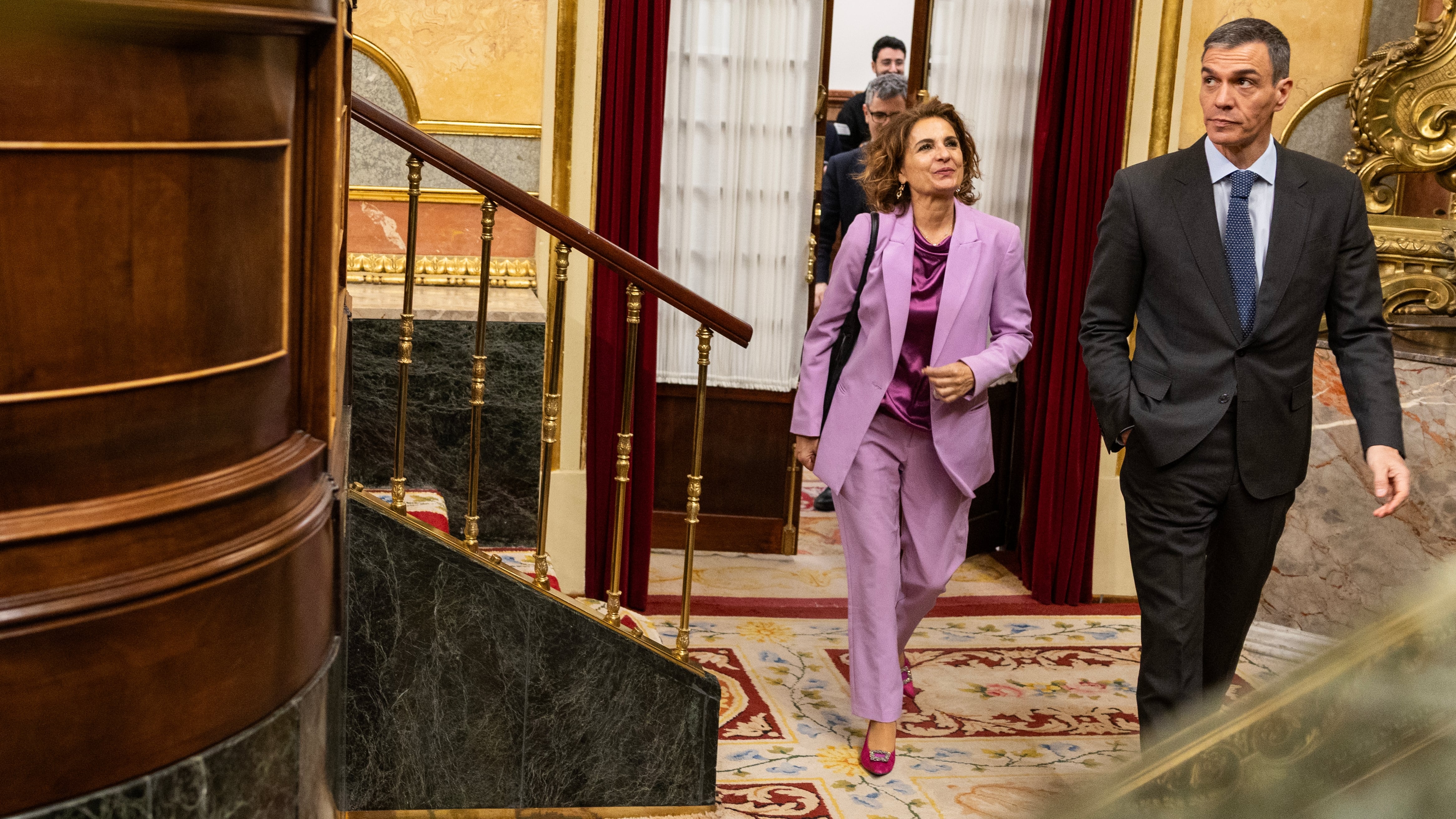 Sánchez rediseña un Gobierno más técnico para hacer frente a la guerra y rematar la legislatura