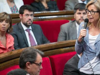 Joana Ortega en una intervención en el Parlament.