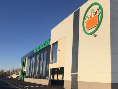 Mercadona invertirá más de 140 millones en cinco años para reducir un 25% el uso de plásticos