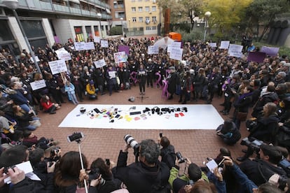 Acte de dones periodistes als jardins Montserrat Roig de Barcelona.