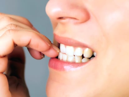 Los esmaltes cuentan con un sabor amargo, fuerte y desagradable. GETTY IMAGES.