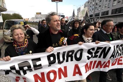 Manifiestación contra la mina el 14 de abril