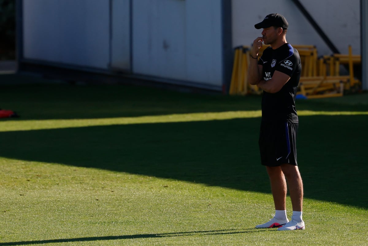 Simeone: “La situación de Julián es muy clara, el Atlético ha tomado una decisión y estamos muy contentos de tenerlo con nosotros”