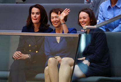 Charlotte Merz, Friedrich Merz's wife, and her daughters Carola Clonenener and Constanze Merz.