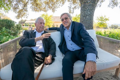 Mario Vargas Llosa y Alejandro G. Roemmers.