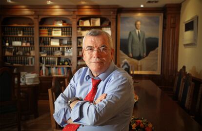 Pedro Castro en el despacho que ha ocupado, como alcalde de Getafe, desde 1983.