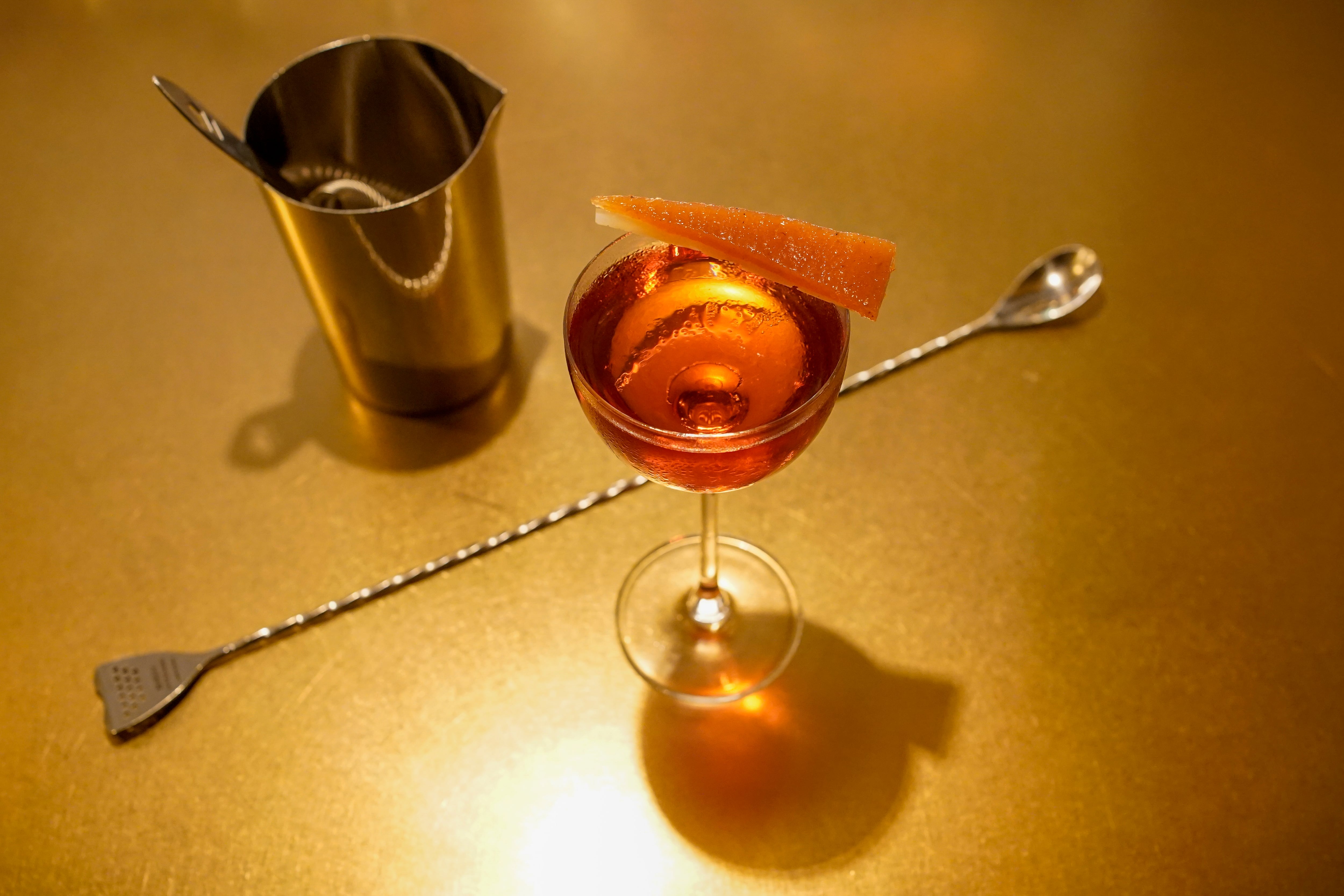 El cóctel Devil's Adonis en la coctelería Devil's Cut en Madrid. 