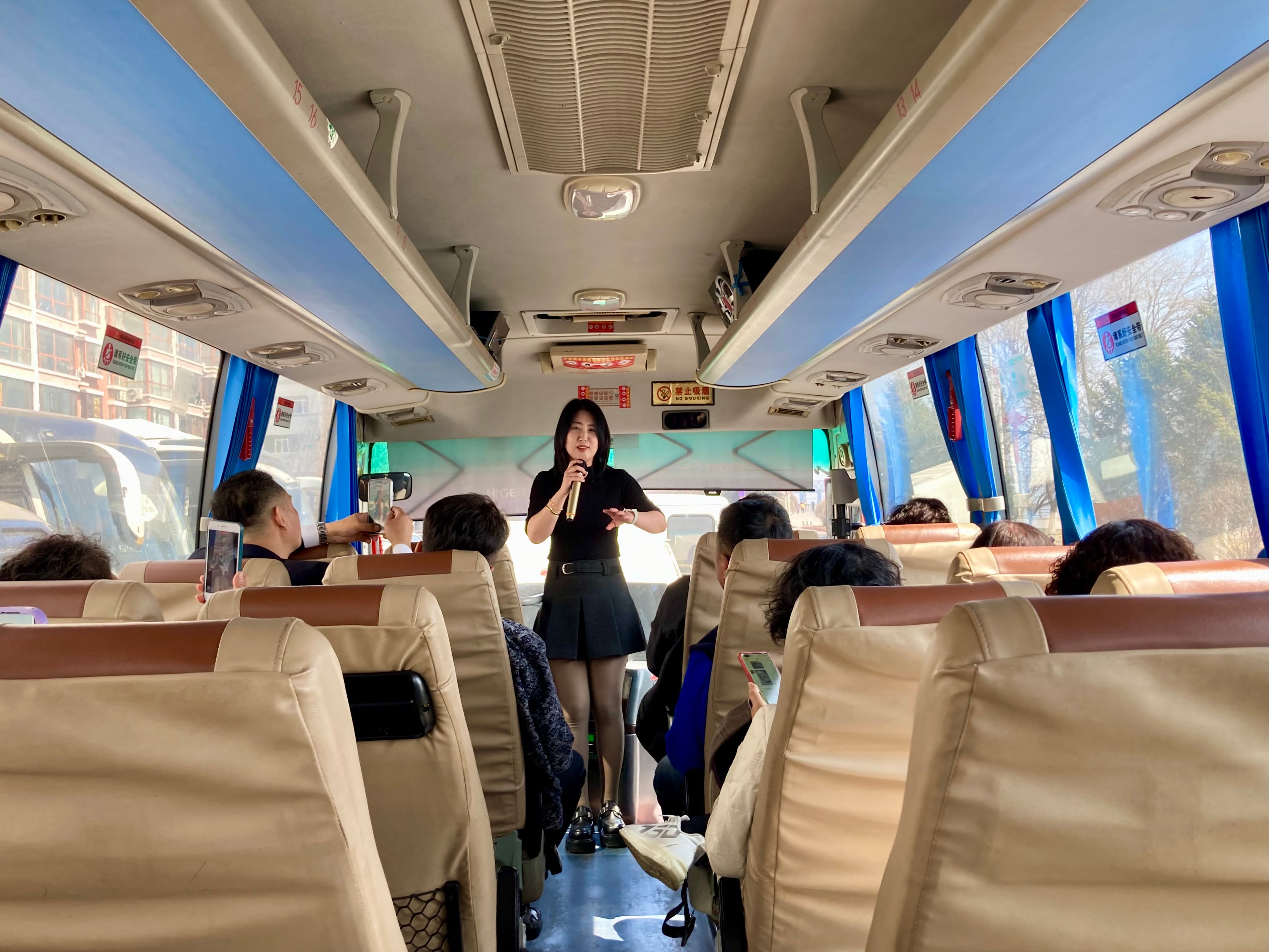 Viaje en un autobús turístico en Dandong, una ciudad china fronteriza con Corea del Norte, el jueves 26 de marzo.