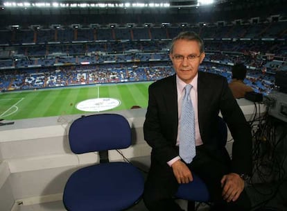 José Ángel de la Casa, en la cabina de comentaristas del Santiago Bernabéu, el pasado sábado.