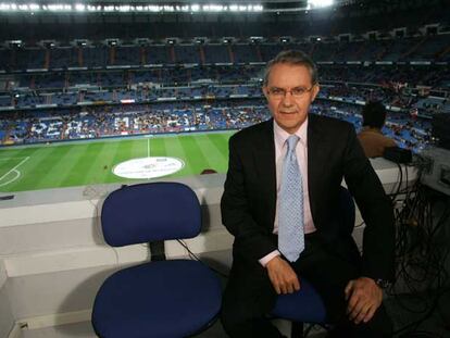 José Ángel de la Casa, en la cabina de comentaristas del Santiago Bernabéu, el pasado sábado.