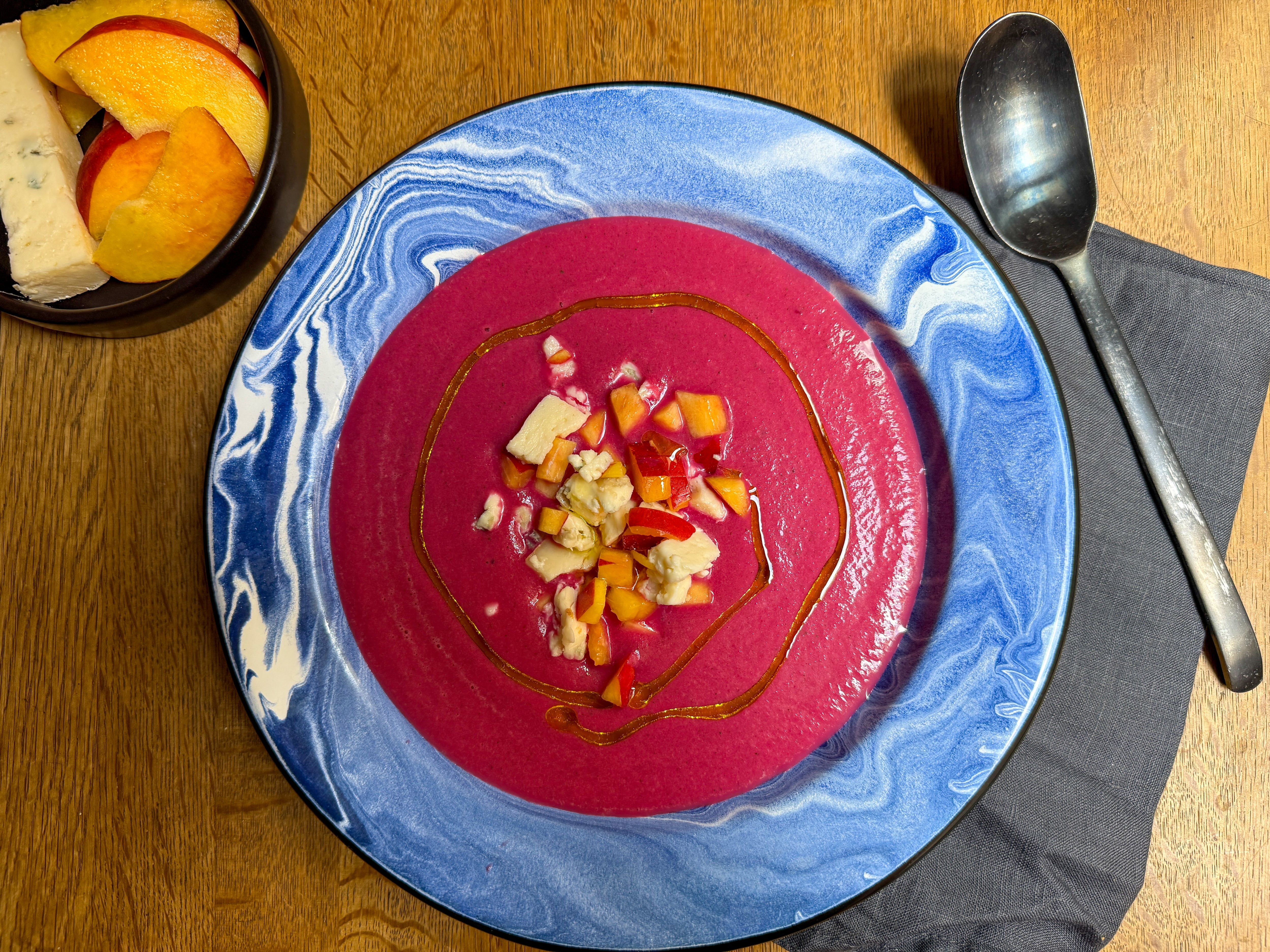 Crema fría de remolacha, calabacín y yogur