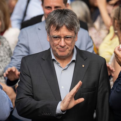 GRAF6761. COLLIURE (FRANCIA), 07/06/2024.- El ex presidente de la Generalitat Carles Puigdemont durante un acto de campaña de JxCat en Colliure (Francia), este viernes. El cabeza de lista de JxCat a las elecciones europeas, Toni Comín, ha emplazado este viernes a los comunes a que "no repitan en la Mesa del Parlament" la votación "del Ayuntamiento de Barcelona" que hizo alcalde de la capital catalana al socialista Jaume Collboni con la colaboración del PP. EFE/ David Borrat
