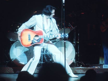 Elvis Presley, durante un concierto en Las Vegas en diciembre de 1975.