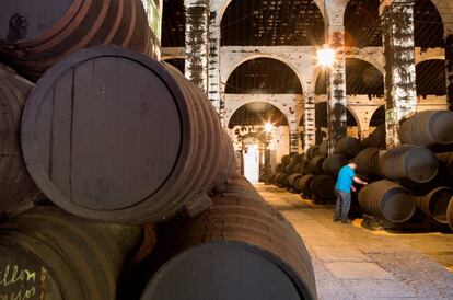 Sala de barricas de la bodega Fundador Pedro Domecq (Cádiz).