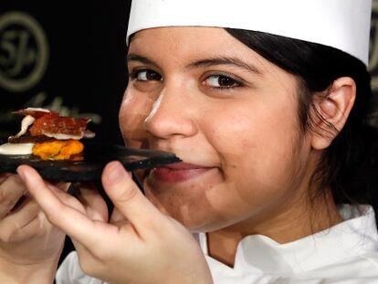 Paulette Tejada, con su tapa ganadora del premio internacional de tapas de jamón ibérico.