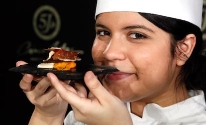 Paulette Tejada, con su tapa ganadora del premio internacional de tapas de jamón ibérico.