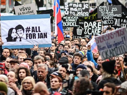 Manifestación multitudinaria, el viernes en Bratislava, en protesta por el  asesinato del periodista Jan Kuciak.