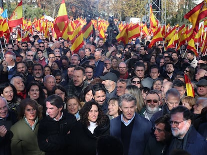 La concentración del Partido Popular contra el Gobierno de Pedro Sánchez en Madrid por los casos de corrupción, en imágenes