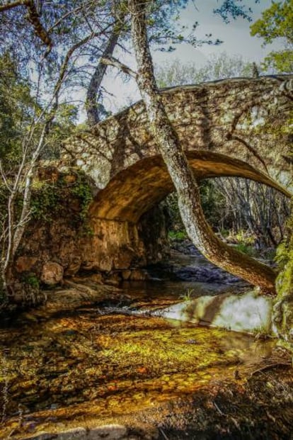 Un puente en el parque natural de Las Batuecas-Sierra de Francia.