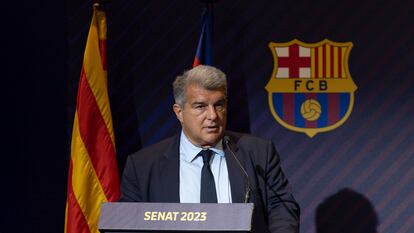 El presidente del FC Barcelona, Joan Laporta, durante el discurso que abrió la reunión ordinaria del Senado de la entidad azulgrana, el pasado mes de junio.