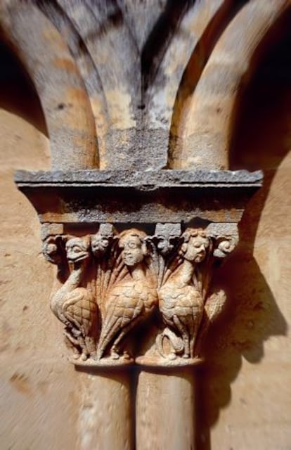Capitel románico de la iglesia de Moradillo de Sedano.