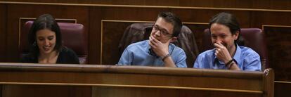 Íñigo Errejón, entre Irene Montero y Pablo Iglesias, hoy en el Congreso.